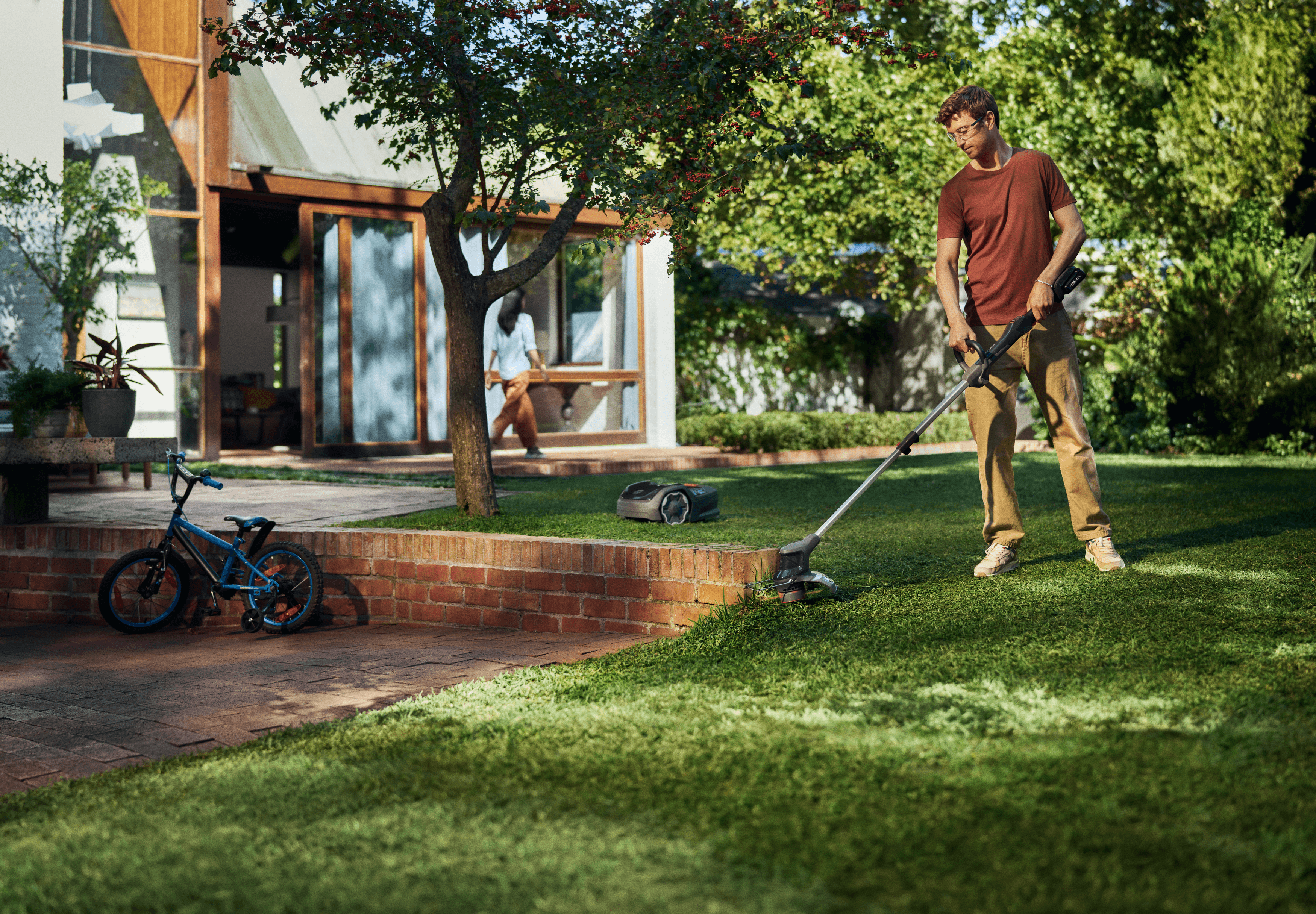 Aspire™ Trimmer 18V Without Battery and Charger image 1